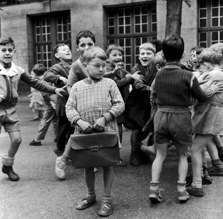 Robert Doisneau: the Poetic Approach to Street Photography - Exibart Street