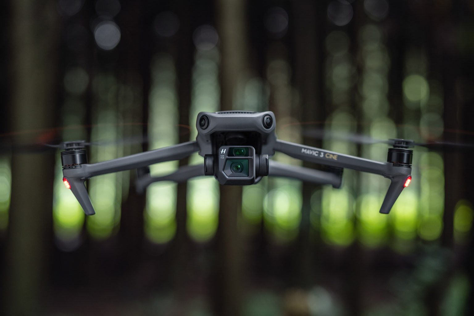 DJI Announces The Mavic 3 And Mavic 3 Cine Dual-Camera Drones - Exibart ...