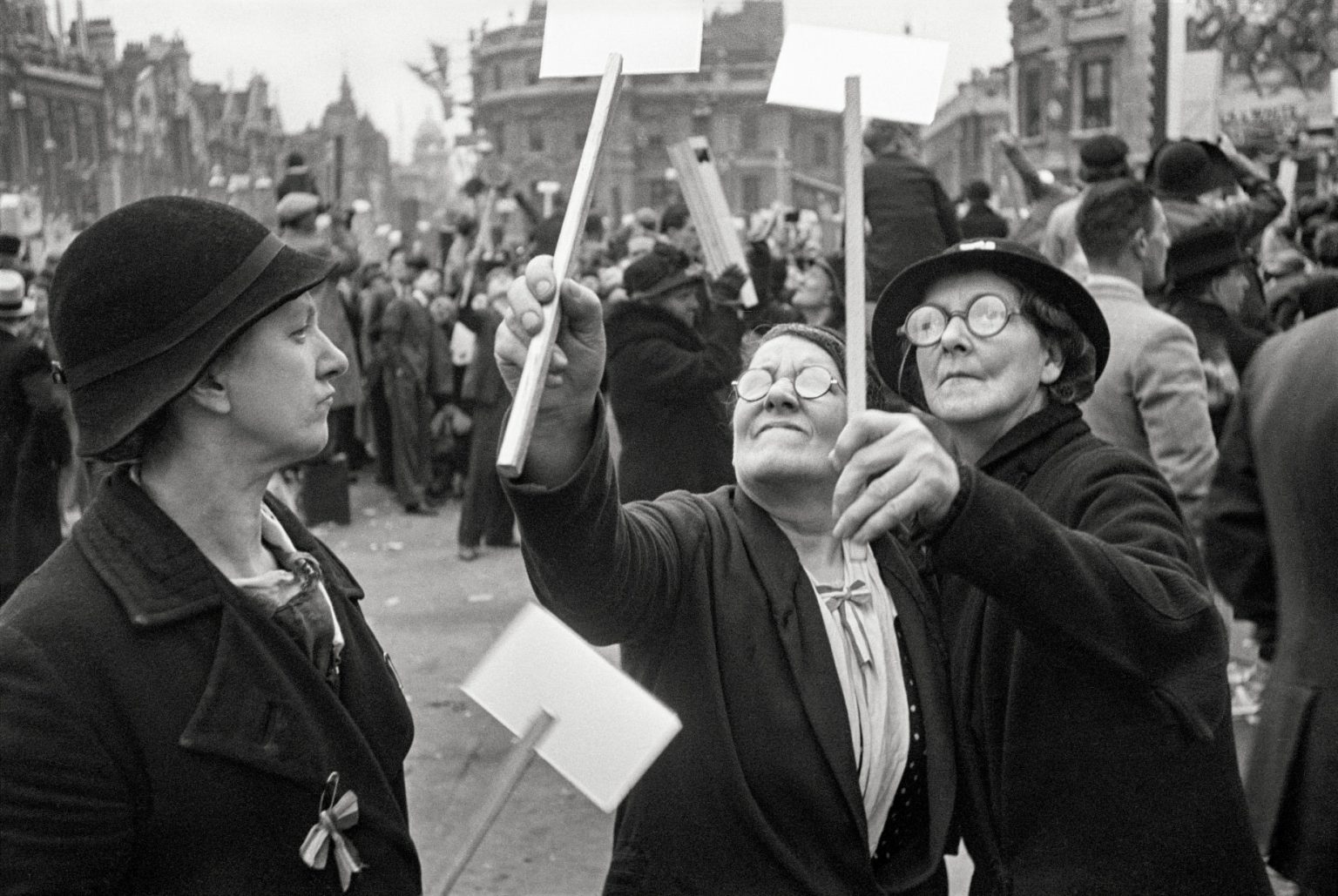 Henri Cartier-bresson: The Other Coronation - Exibart Street