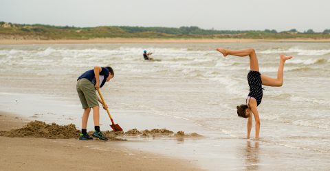 Beach sports & play