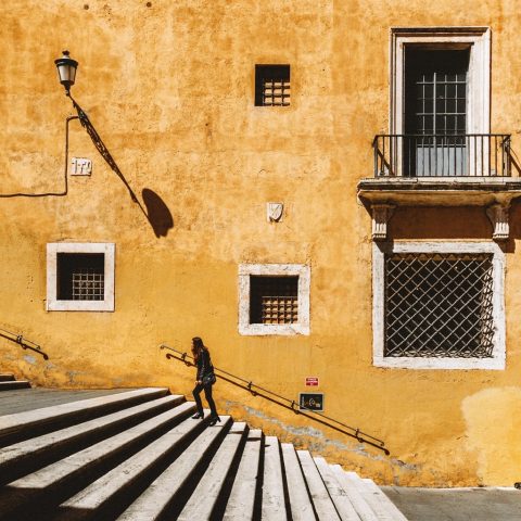 The city of long stairs and small windows