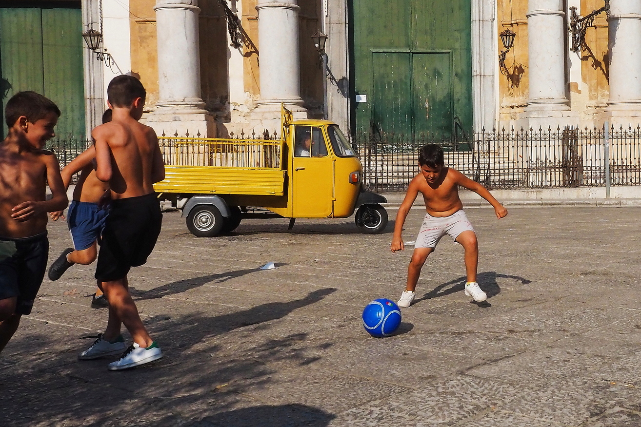 italian children playing