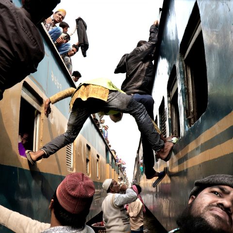 INNOVATIVE WAY OF BOARDING TRAIN