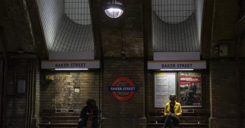 Waiting for the train – Baker street