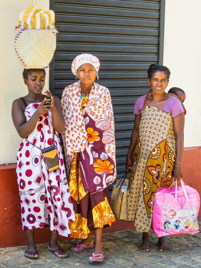 African women in Malagasy city, Madagascar - Exibart Street