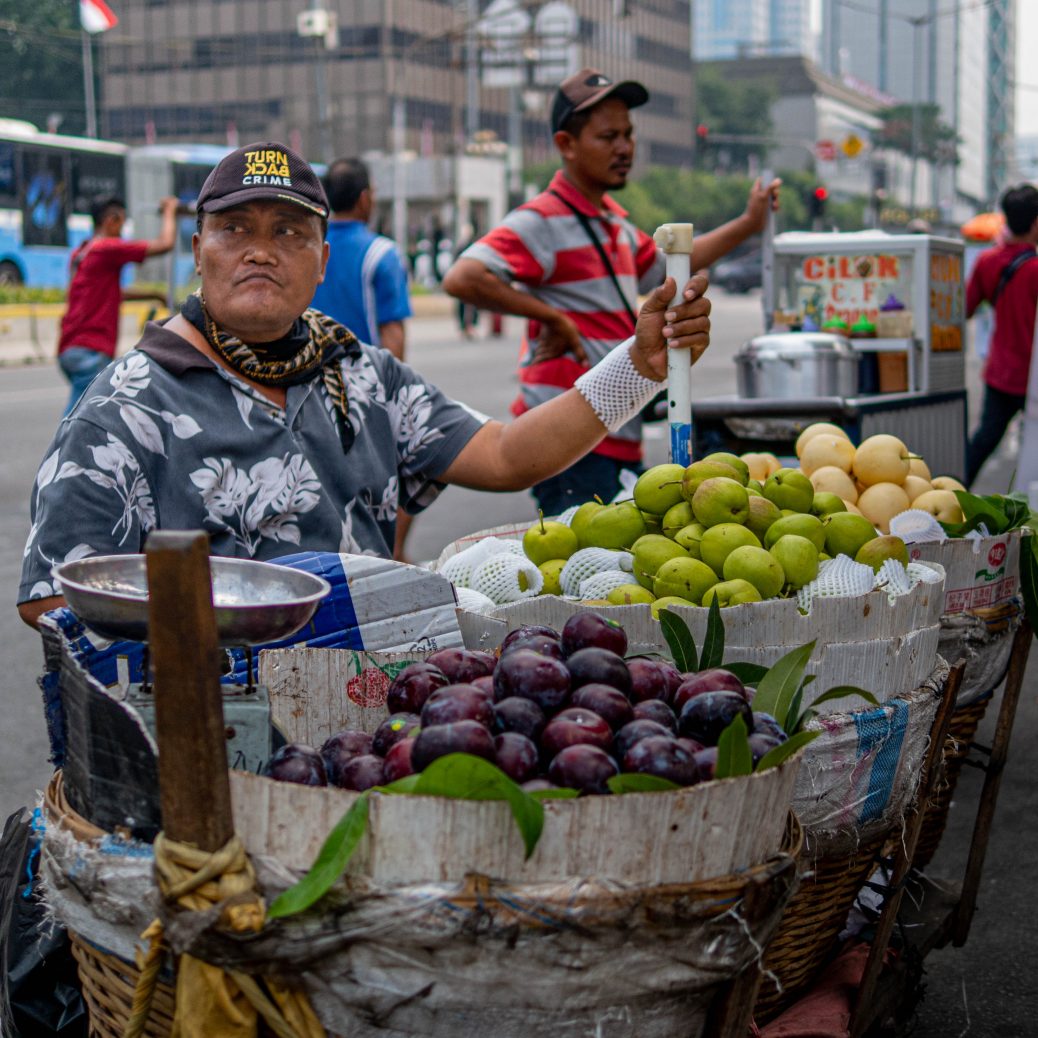 fruit-street-vendor-exibart-street