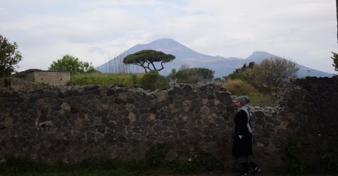 “E oggi come fosse un teatrino”