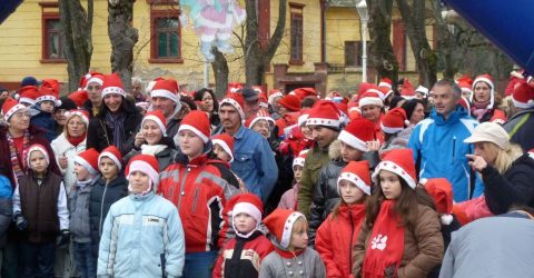 Masses of Santa Claus on run