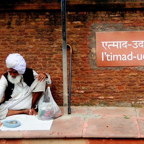 The magic bead seller